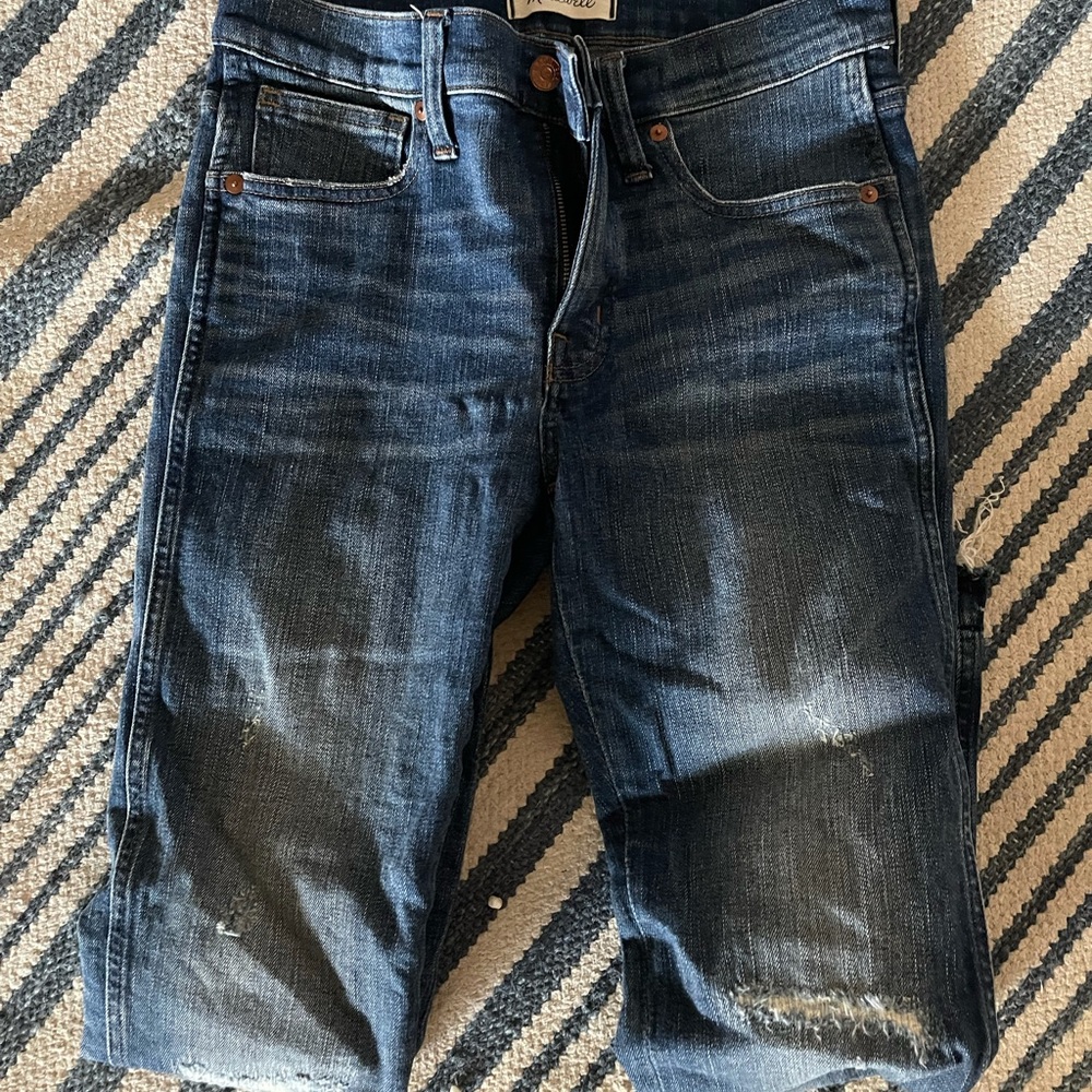 Madewell 9” rise skinny with distressed hem 27p